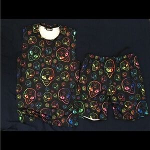 Men’s/Unisex Alien print black tank top and shorts set.
